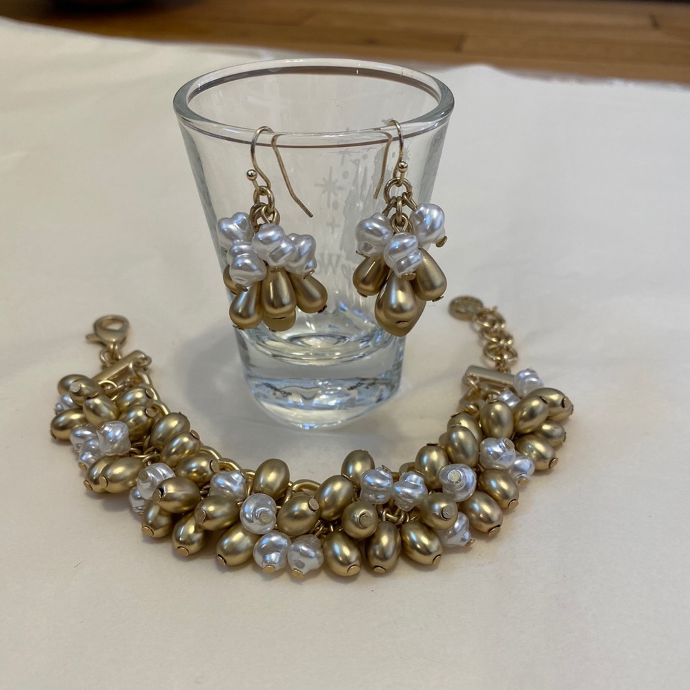 Lilly Pulitzer pearl earring and bracelet set